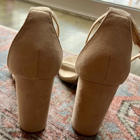 Lulu’s Nude 4” Heels - Picture 3 of 5